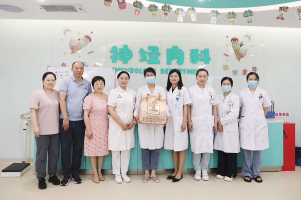 我院舉辦慶祝第七個“中國醫(yī)師節(jié)”系列活動